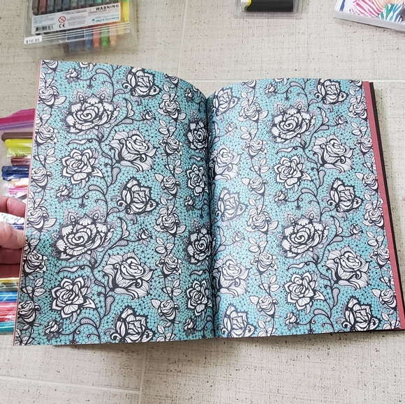 Lot of Artist Marker Sets with Color Therapy Coloring Book, Excellent Condition - Picture 15 of 16